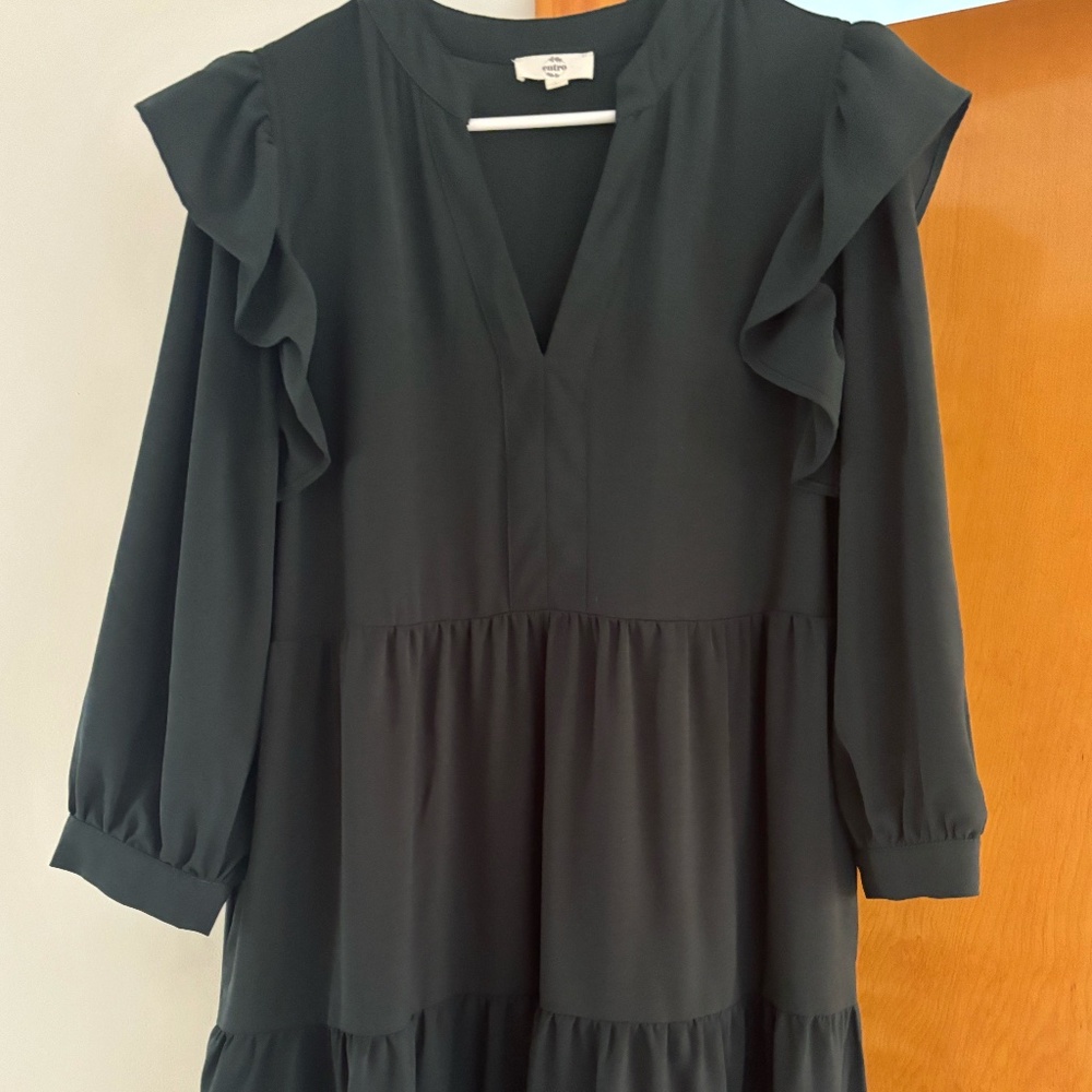Entro Black Ruffle Shoulder Tiered Midi Dress - Size Large